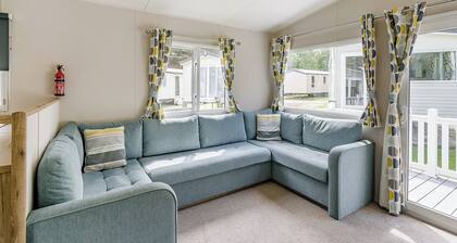 2 Bedroom platinum unit with decking.