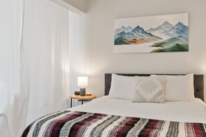 2 bedrooms, desk, free WiFi, bed sheets - Stagecoach Summit Condo – Ski Heavenly | HNC0617 (Stateline)