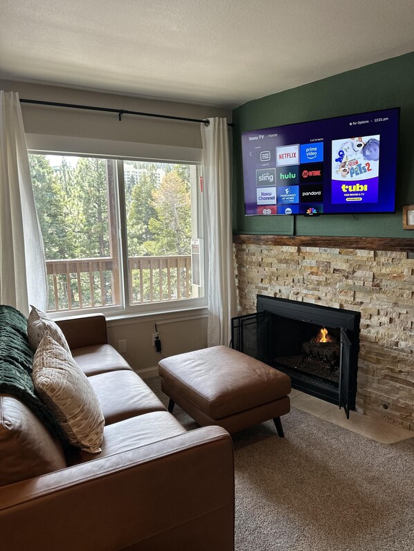 Smart TV, fireplace