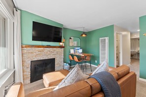 Smart TV, fireplace