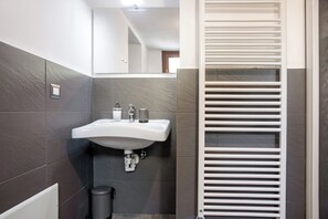 Douche, serviettes fournies