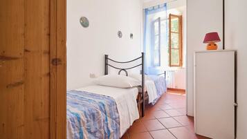 2 chambres, fer et planche Ă repasser, draps fournis