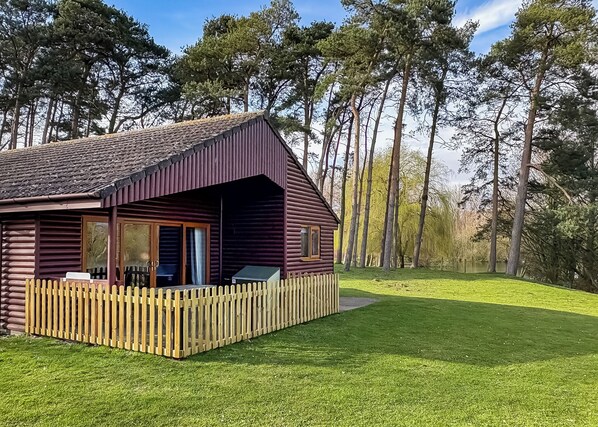 Exterior - Contemporary Lakeview Lodge 6 (Ancaster)