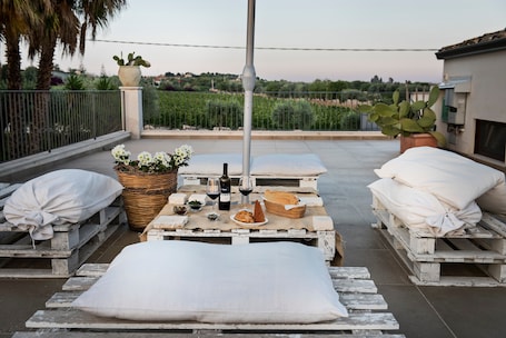 Terrace/patio. Room 'Riofavara Winery - Suite Barrique' with Private Terrace, Wi-Fi and Air Conditioning