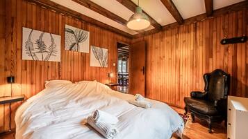 4 bedrooms, free WiFi, bed sheets