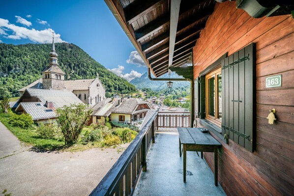 Property grounds - Chalet 'Chez Juju' with Mountain View, Private Terrace and Wi-Fi (Abondance)