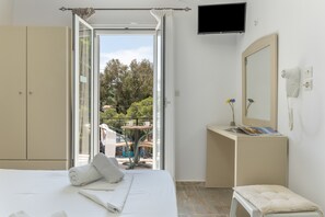 1 bedroom, free WiFi, bed sheets - Apartment 'Studio No 11' with Shared Pool, Wi-Fi and Air Conditioning (Kalymnos)