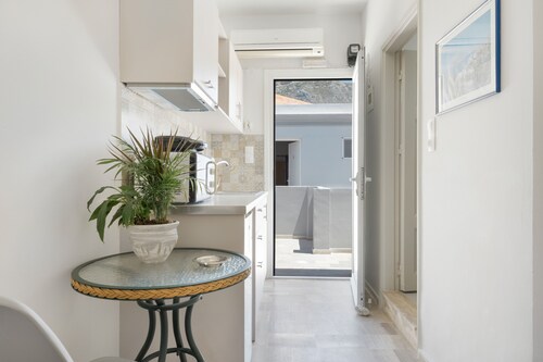 Apartment 'No 12' with Shared Pool, Wi-Fi and Air Conditioning