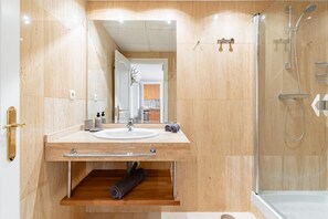 Douche, sèche-cheveux