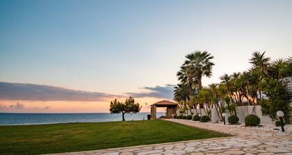 Country House 'Navarino Baths' with Sea View, Wi-Fi and Air Conditioning