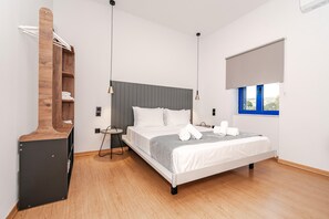 5 bedrooms, iron/ironing board, free WiFi, bed sheets - Country House 'Navarino Baths' with Sea View, Wi-Fi and Air Conditioning (Vromonérion)