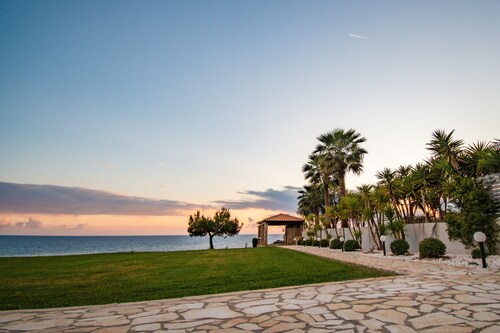 Country House 'Navarino Baths' with Sea View, Wi-Fi and Air Conditioning