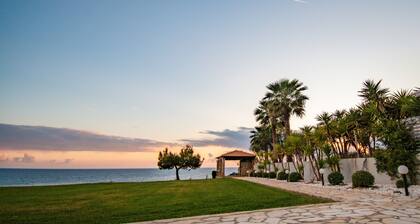 Country House 'Navarino Baths' with Sea View, Wi-Fi and Air Conditioning