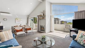 Smart-tv, pejs, bordtennisbord