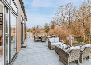 Outdoor dining - 2 bedroom accommodation in Bridgnorth (Bridgnorth)