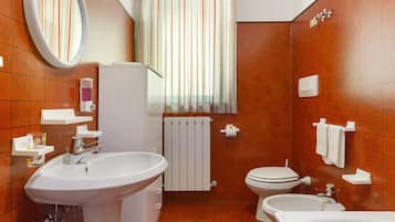 Dusche, Haartrockner, HandtĂŒcher