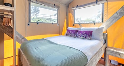 Sea View 2 Bed Hot Tub Safari Tent - Foxglove