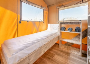 2 bedrooms, WiFi (free) - Sea View 2 Bed Hot Tub Safari Tent - Foxglove (Lynton)