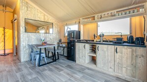 Cookware/dishes/utensils - Sea View 2 Bed Hot Tub Safari Tent - Foxglove (Lynton)