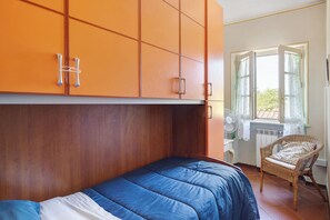 Iron/ironing board, free WiFi, bed sheets