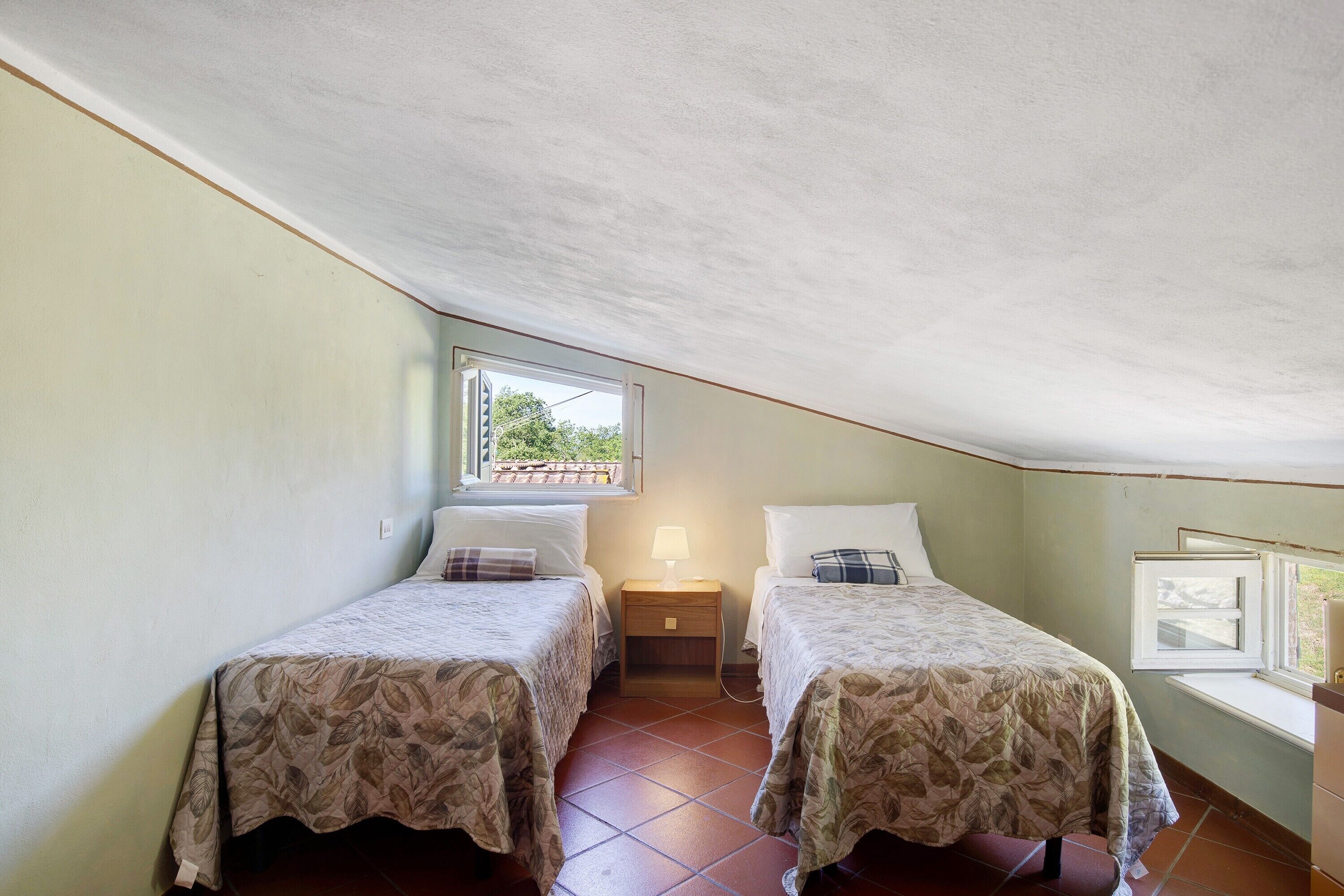 Silitysrauta/-lauta, ilmainen Wi-Fi, vuodevaatteet