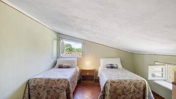 Silitysrauta/-lauta, ilmainen Wi-Fi, vuodevaatteet