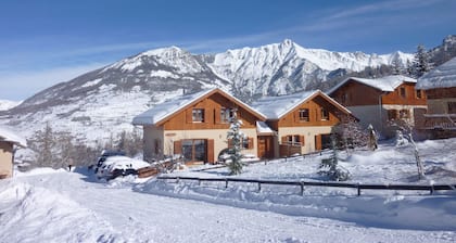 Chalet 'Deux Grands Chalets Communicants' with Mountain View, Shared Pool and Wi-Fi