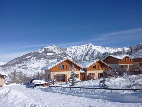 Chalet 'Deux Grands Chalets Communicants' with Mountain View, Shared Pool and Wi-Fi