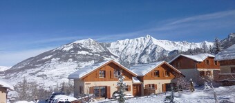 Chalet 'Deux Grands Chalets Communicants' with Mountain View, Shared Pool and Wi-Fi