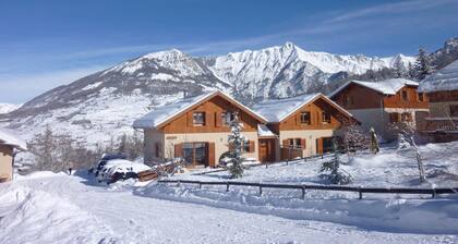 Chalet 'Deux Grands Chalets Communicants' with Mountain View, Shared Pool and Wi-Fi