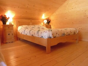 9 bedrooms, iron/ironing board, free WiFi - Chalet 'Deux Grands Chalets Communicants' with Mountain View, Shared Pool and Wi-Fi (Les Orres)