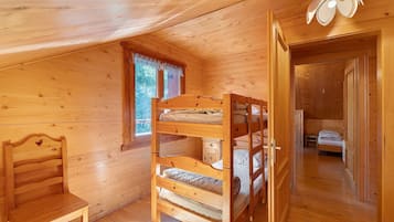 9 quartos, ferros/tábuas de passar roupa, Wi-Fi de cortesia