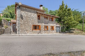 Exterior - Country House 'Hospitalillo' with Mountain View, Private Terrace and Wi-Fi (Sant Corneli)