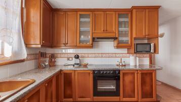 Fridge, microwave, oven, coffee/tea maker