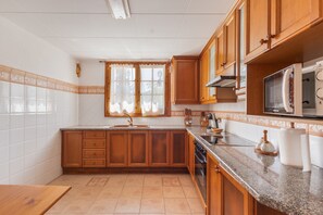 Frigorifero, microonde, forno, macchina per tè/caffè