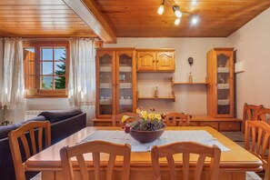 Dining - Country House 'Hospitalillo' with Mountain View, Private Terrace and Wi-Fi (Sant Corneli)