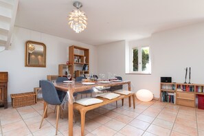 Dining - Holiday Home 'L'échappée Belle De L'étier' with Sea View, Private Terrace & Wi-Fi (Le Tour-du-Parc)