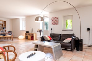 TV, fireplace, DVD player