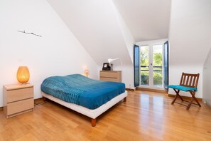 4 chambres, fer et planche à repasser, Wi-Fi gratuit, draps fournis