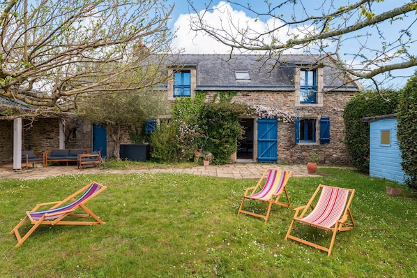 Terrace/patio - Holiday Home 'L'échappée Belle De L'étier' with Sea View, Private Terrace & Wi-Fi (Le Tour-du-Parc)