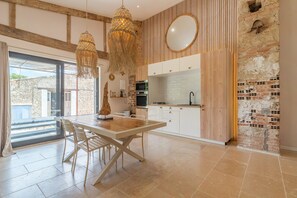 Dining - Studio 'Petit Loft A La Campagne' with shared pool, balcony and air conditioning (Esparron)