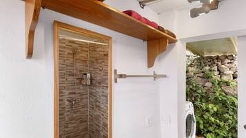 Shower, towels