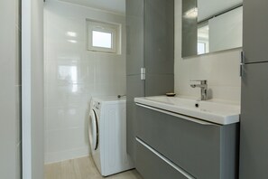 Interior - Holiday Home 'Le Cottage' with Mountain View, Shared Terrace and Wi-Fi (La Chapelle-en-Vercors)