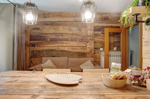 Appartement 'Typical In Valtellina' avec vue sur les montagnes, terrasse privée et Wi-Fi