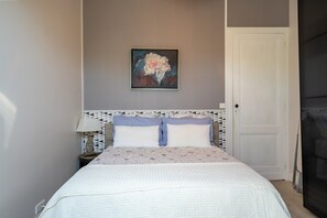 1 bedroom, iron/ironing board, bed sheets