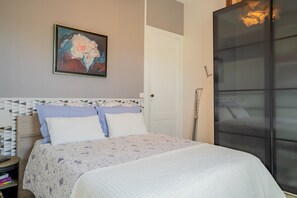 1 bedroom, iron/ironing board, bed sheets - Charming Apartment in the Historic Ville d’Hiver (Arcachon)