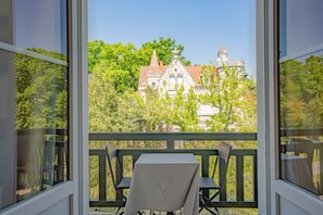 Outdoor dining - Charming Apartment in the Historic Ville d’Hiver (Arcachon)