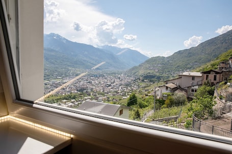 Interior. Apartment 'Leuscc' with Mountain View, Wi-Fi and Air Conditioning