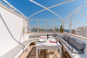 Outdoor dining - Holiday Home 'Torre Matta Otranto' with Sea View, Wi-Fi and Air Conditioning (Otranto)