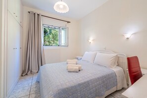 1 غرفة نوم ومكواة/لوح كي وواي فاي مجانًا وملاءات أسرّة